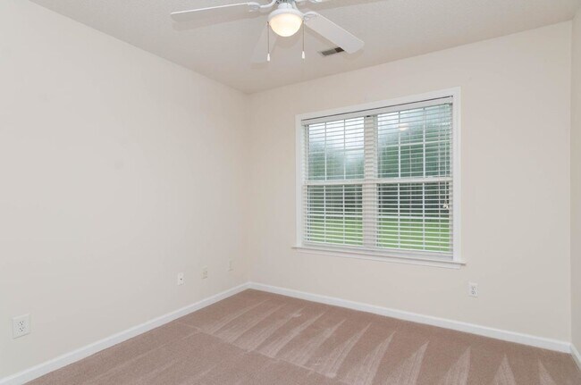 Building Photo - 7511 Old Oak Rd