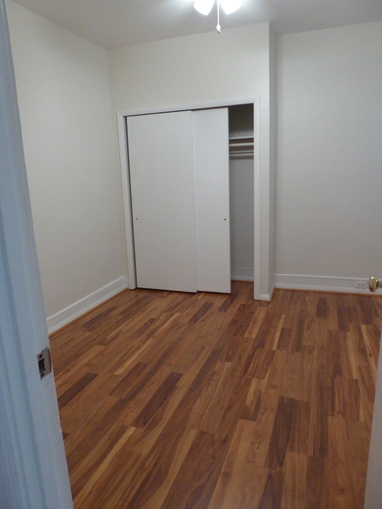 Building Photo - 527 9th St NE