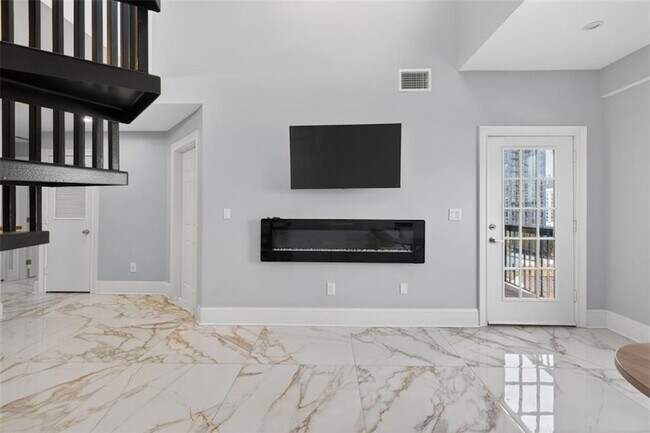 Building Photo - 1074 Peachtree Walk NE