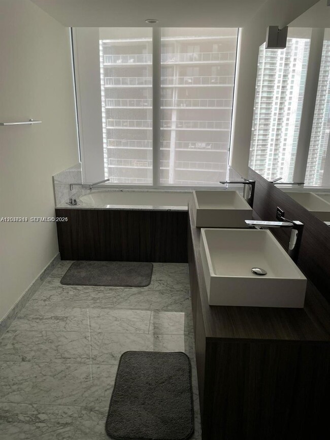 Building Photo - 1000 Brickell Plaza
