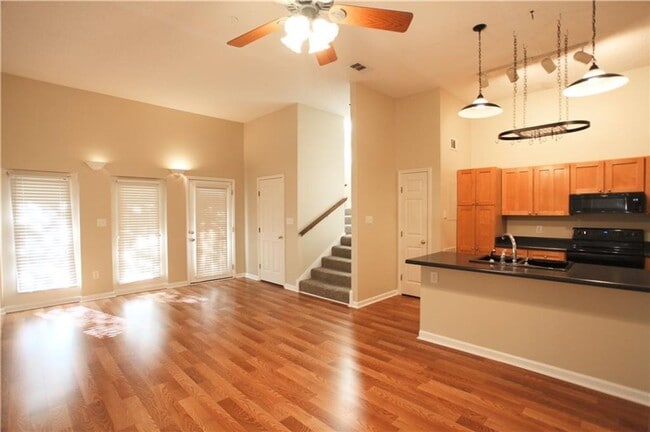 Building Photo - Home available February 2026!