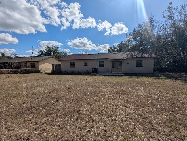 Building Photo - 3 Bedroom House For Rent, Lawncare included, Small pets welcome.