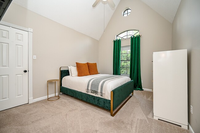 Building Photo - 13606 Champions Centre Dr