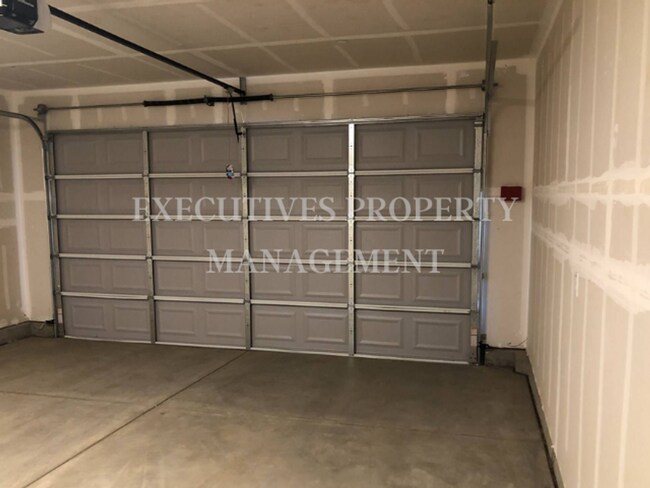 Building Photo - 1470 Woodbury Ct