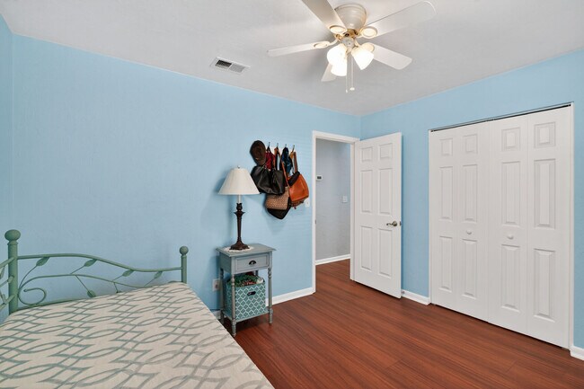 Building Photo - 4604 NW 44th Pl