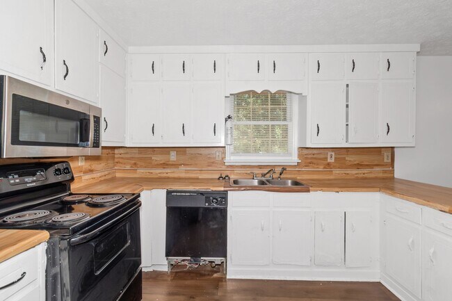 Building Photo - 4216 Rue Antoinette