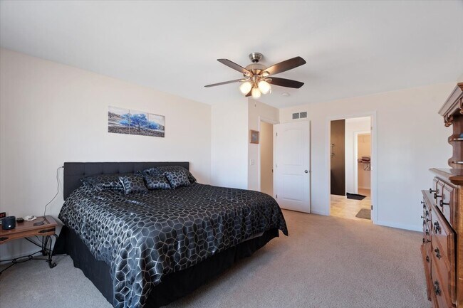 Building Photo - 705 Bergamot Dr