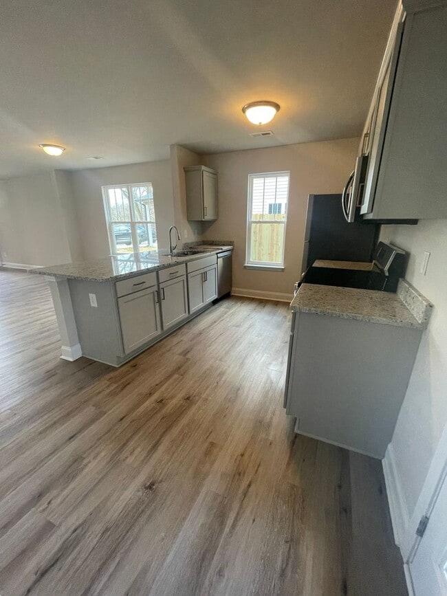 Building Photo - 2 Bedroom 2.5 bath Townhome in  Greenville