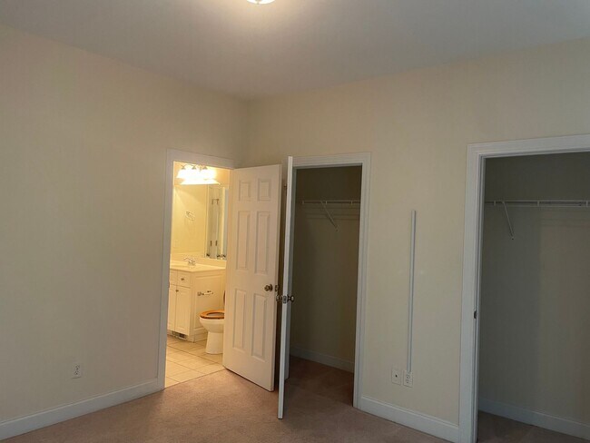 Building Photo - Outstanding Five Bedroom Three Full Bathro...