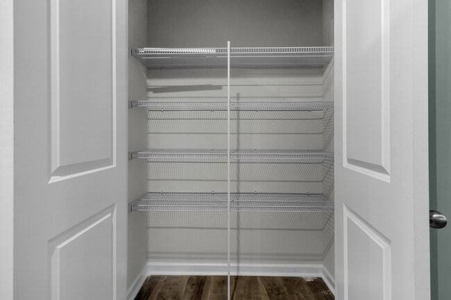 Building Photo - 1011 Yellowwood Aly