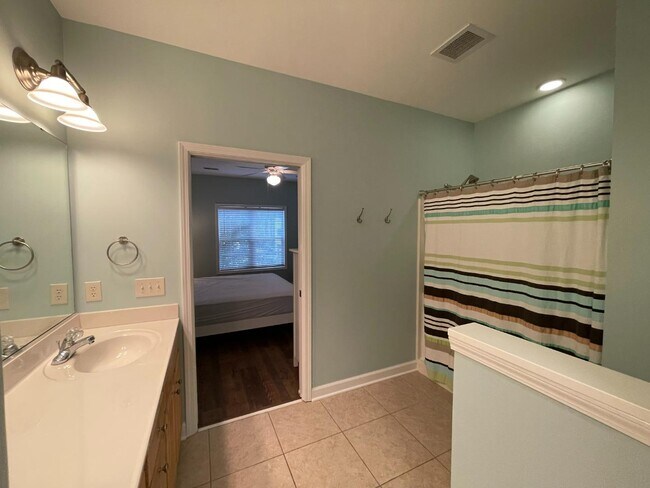 Building Photo - 908 Resort Cir