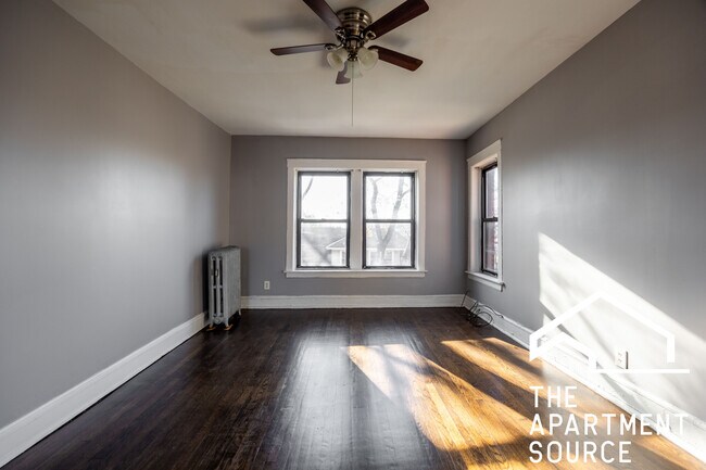 Building Photo - 3602 W Sunnyside Ave