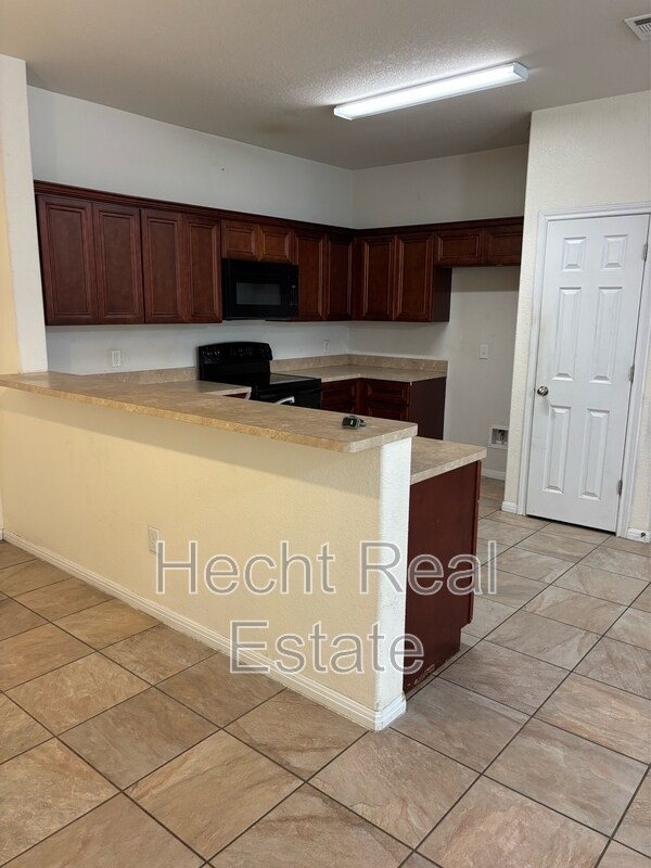 Building Photo - 342 Main St