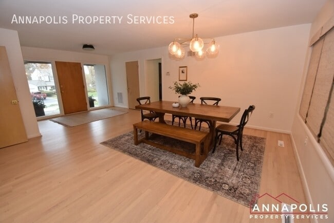 Building Photo - 364 Dun Robbin Dr