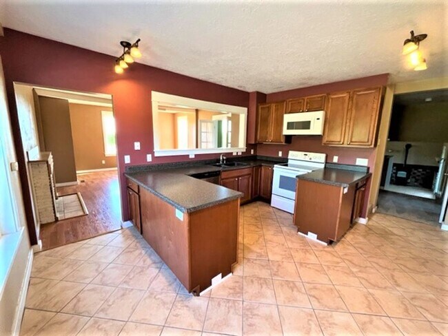 Building Photo - Enjoy the Country living, Home on acres in Yamhill Oregon