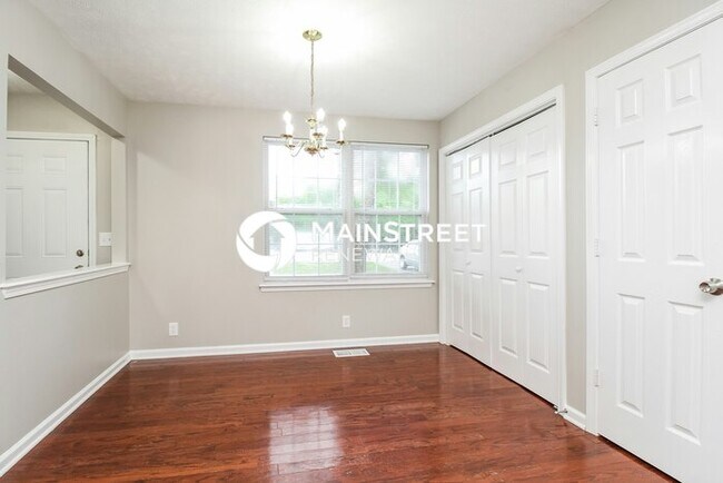 Building Photo - 3 Bedroom Pet-Friendly Home in Nashville, TN with Main Street Renewal