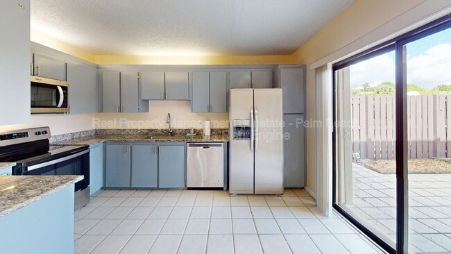 Building Photo - 1921 N Congress Ave