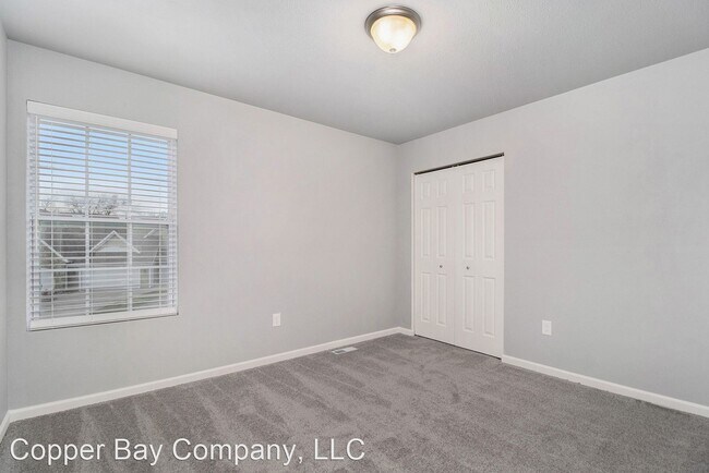 Building Photo - 4 br, 2.5 bath House - 4428 Bronson Boulevard