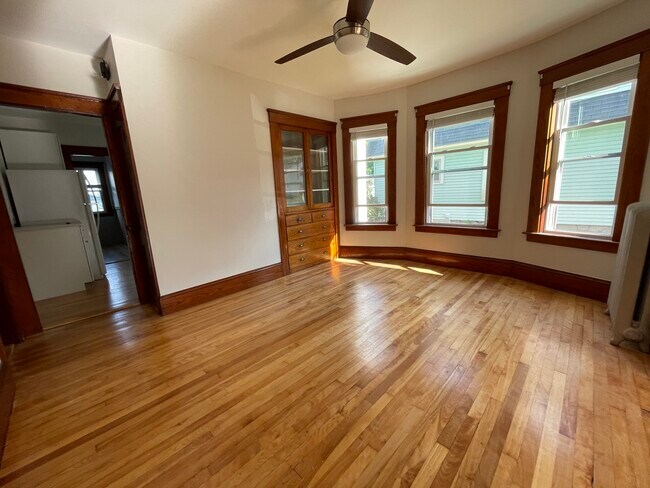 Building Photo - 301 Ash St