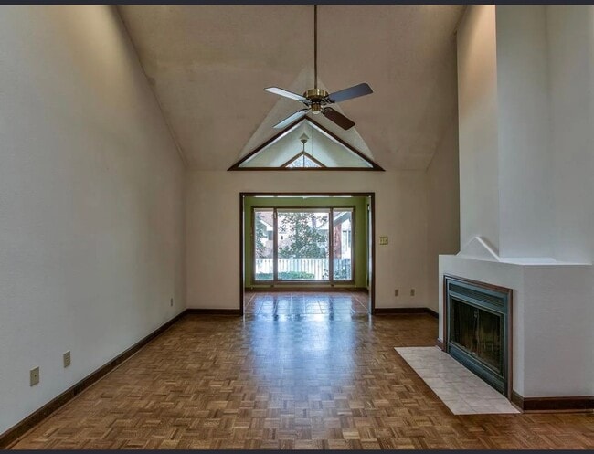 Building Photo - 3 BR/2.5 BA Townhome in Myers Park!