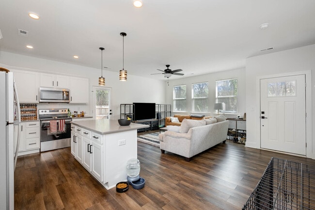 Building Photo - 2703 Wells St