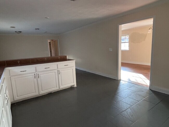 Building Photo - 304 Catalina Cir