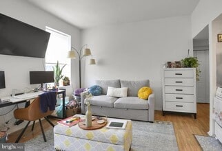 Building Photo - 2137 Spruce St