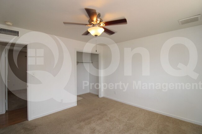 Building Photo - 1215 E Geneva Dr