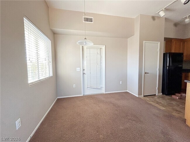 Building Photo - 10245 S Maryland Pkwy