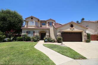 Building Photo - Cute Two-Story Home With Pool & RV Parking