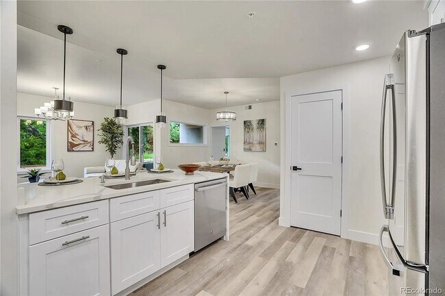 Building Photo - Luxury 2Bd/2Ba Corner Condo in Louisville