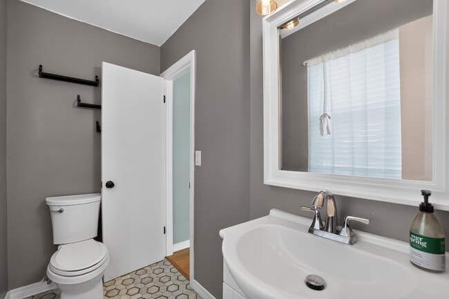 Building Photo - 402 Sandy Ridge Cir