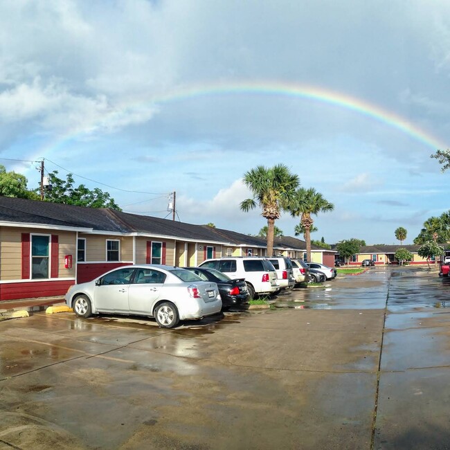 Building Photo - Boca Palma Townhomes