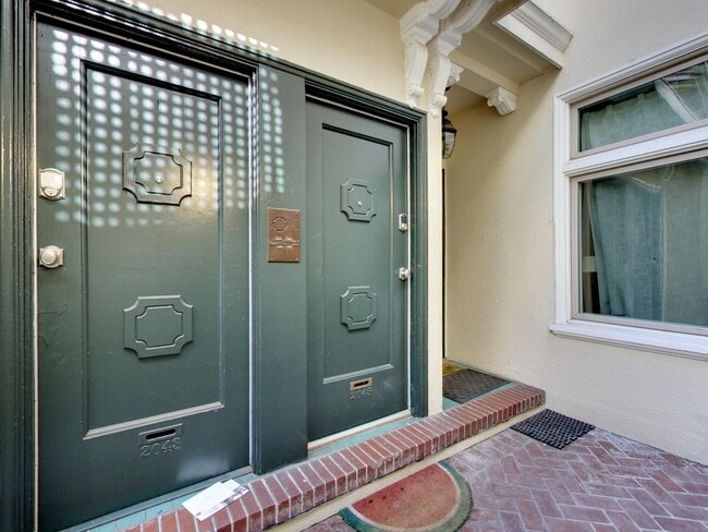 Building Photo - 2045 Hyde St