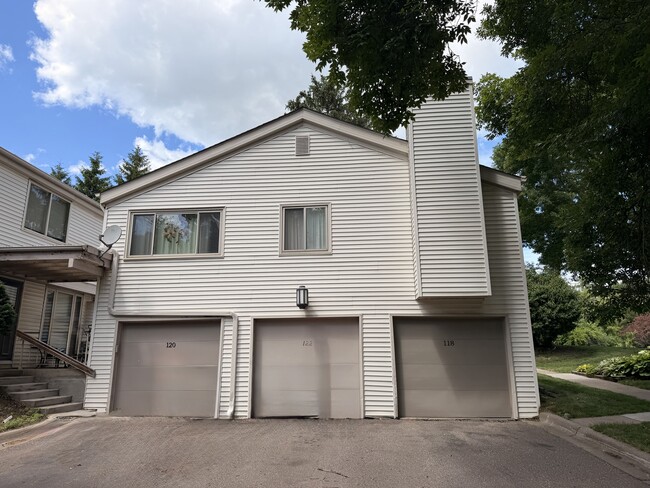Building Photo - 118 Avignon Ct