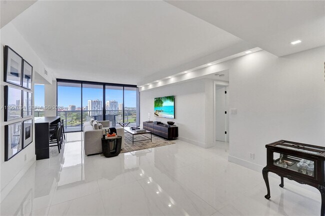 Building Photo - 20281 E Country Club Dr