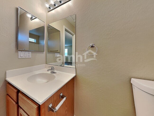 Building Photo - 443 S Sabrina