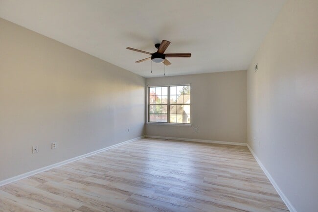 Building Photo - 1302 Foxmeadow Cir