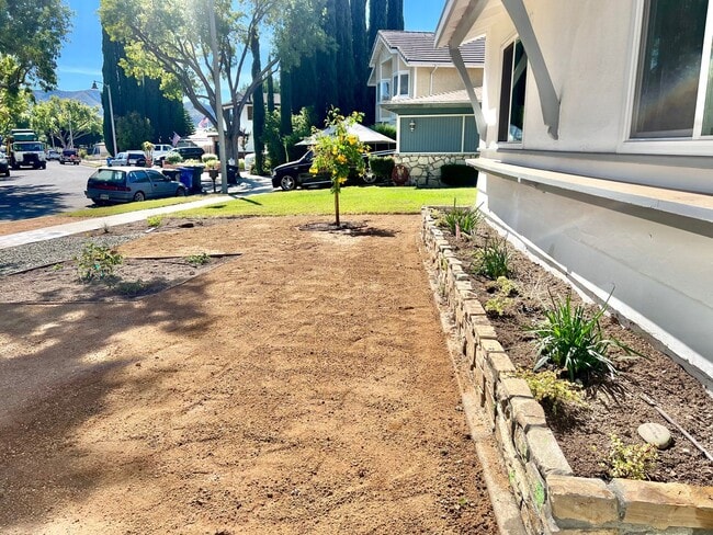 Building Photo - Remodeled 3-bedroom, 2 bath home in Agoura Hills