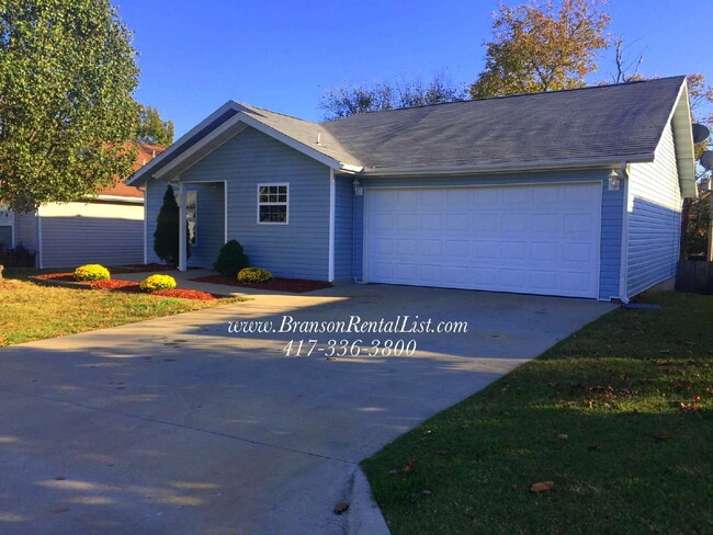 Primary Photo - Large 5 Bedroom with lawn care and a commu...