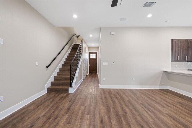 Building Photo - 1702 Cedar Bend Dr