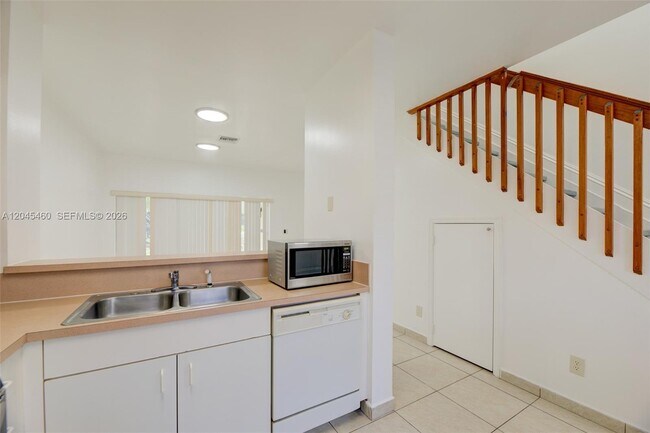 Building Photo - 728 SW 122nd Ave