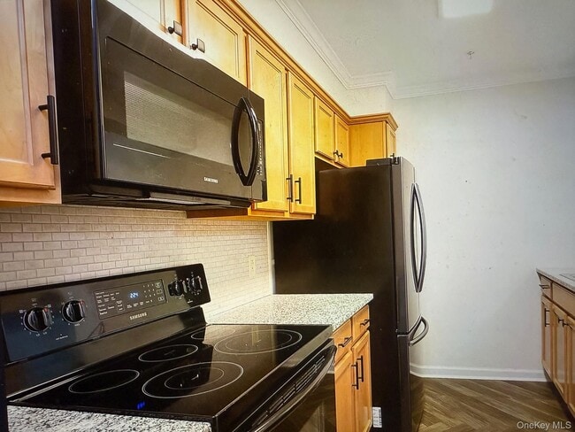 Building Photo - 110 Sutton Dr