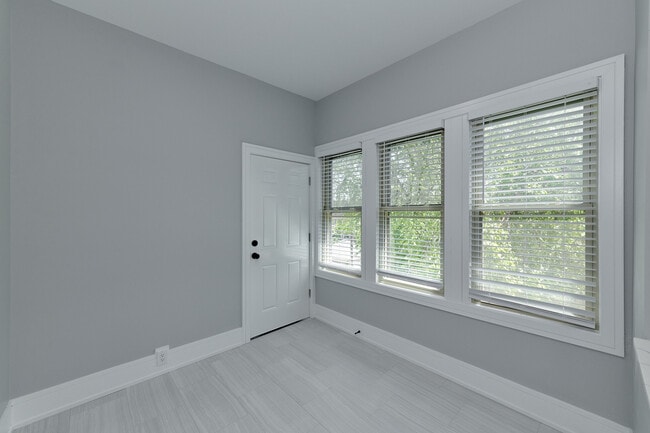 Building Photo - 5439 N Campbell Ave