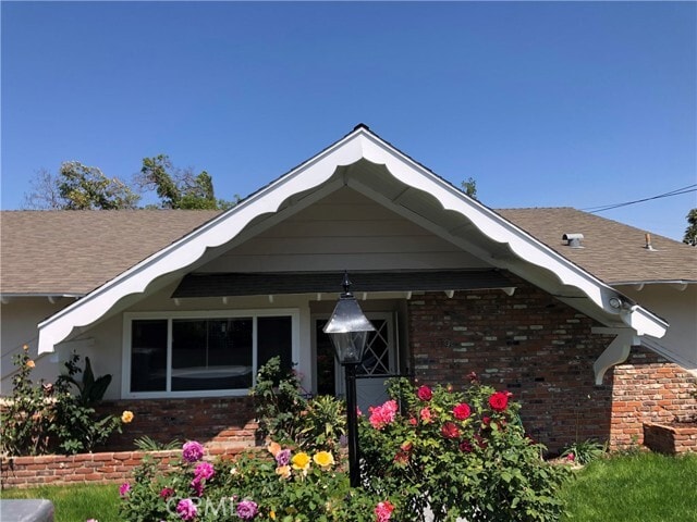 Building Photo - 1019 E Walnut Ave