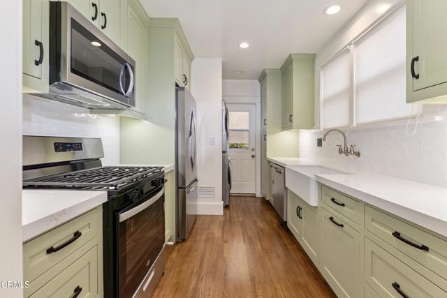 Building Photo - 520 S Los Robles Ave