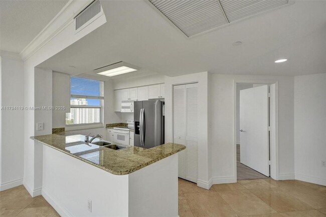 Building Photo - 19501 W Country Club Dr