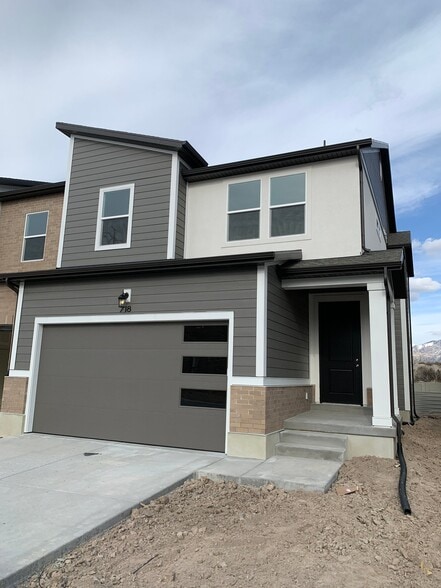 Building Photo - 718 N 260 W