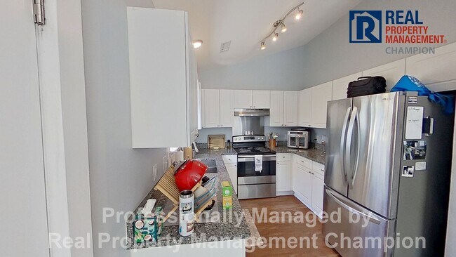 Building Photo - Immaculate 3 BD/2 BA Home w/Vaulted Ceilings, LVP Flooring and Fenced Yard