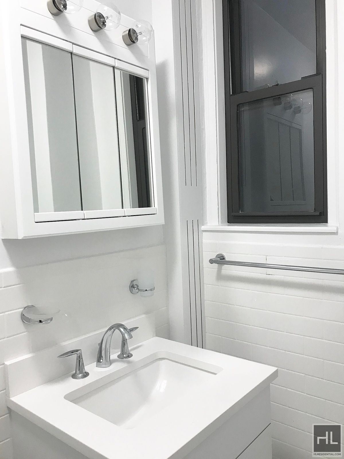 Building Photo - NO FEE Studio in Midtown East! Won't Stay ...